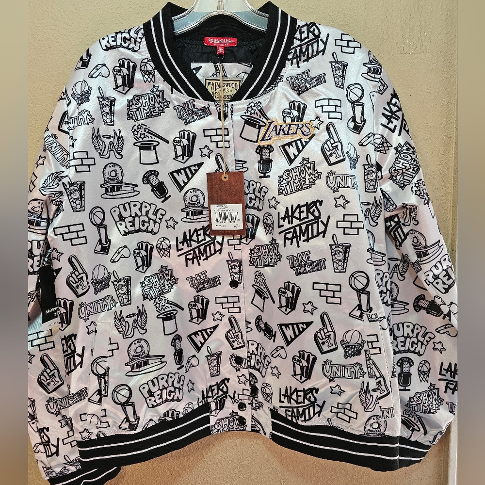Mitchell & Ness los angeles Lakers satín Jacket -  white graphic design* women*